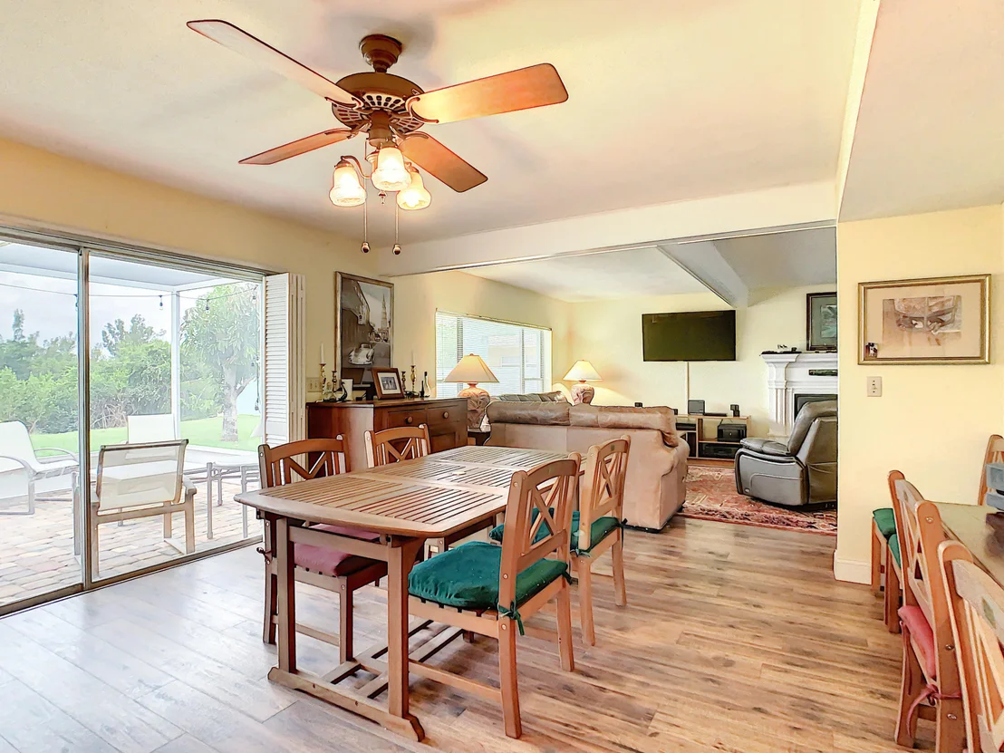 Photo of 738 Nassau Road