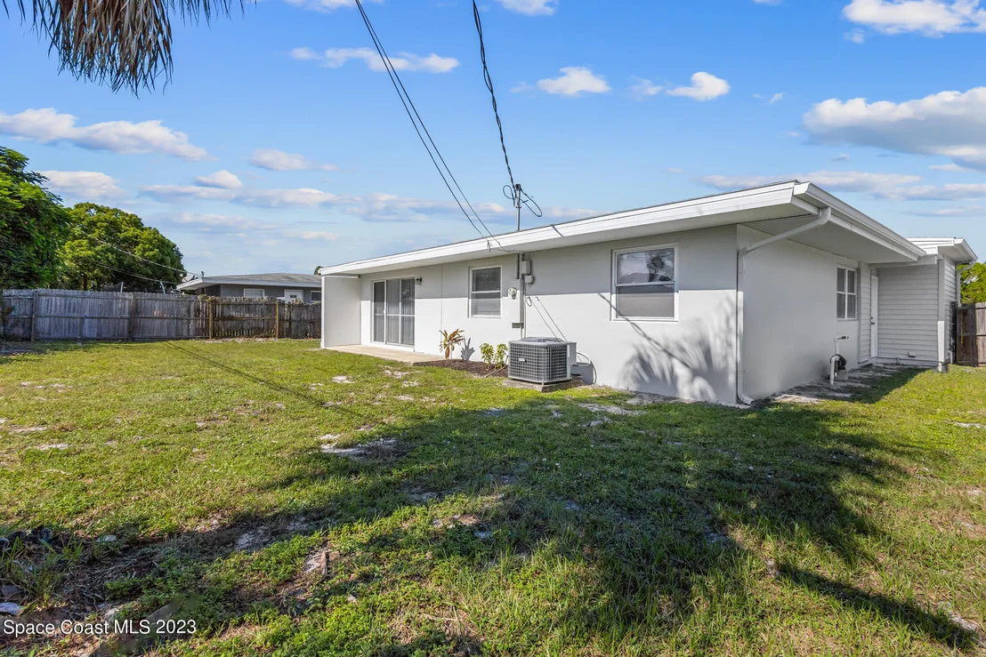 Photo of 948 Darwin Lane NE