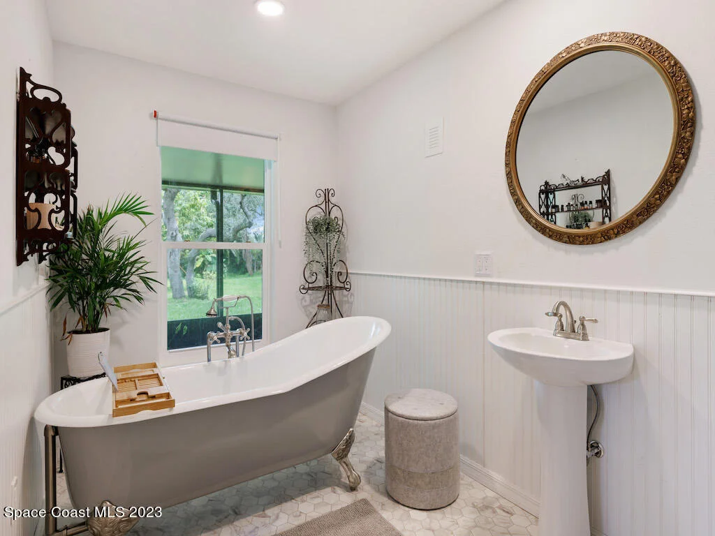 Photo of 526 Sunset Boulevard