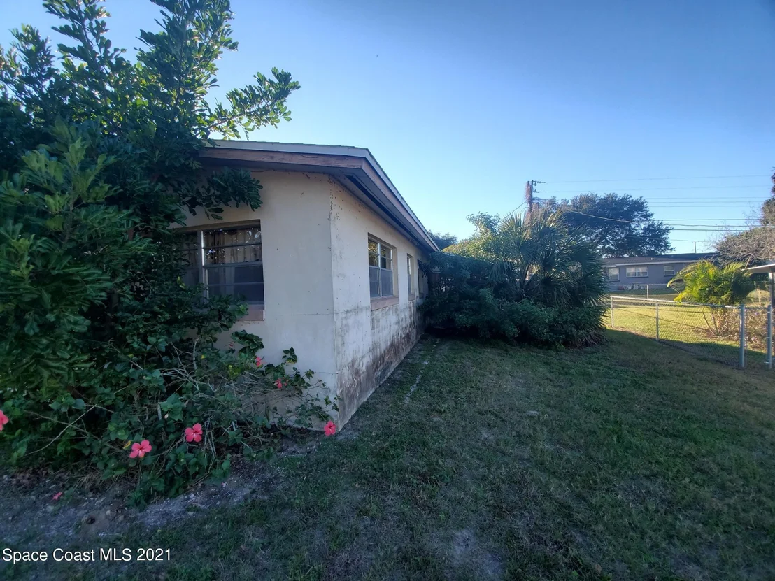 Photo of 1905 Golfview Drive