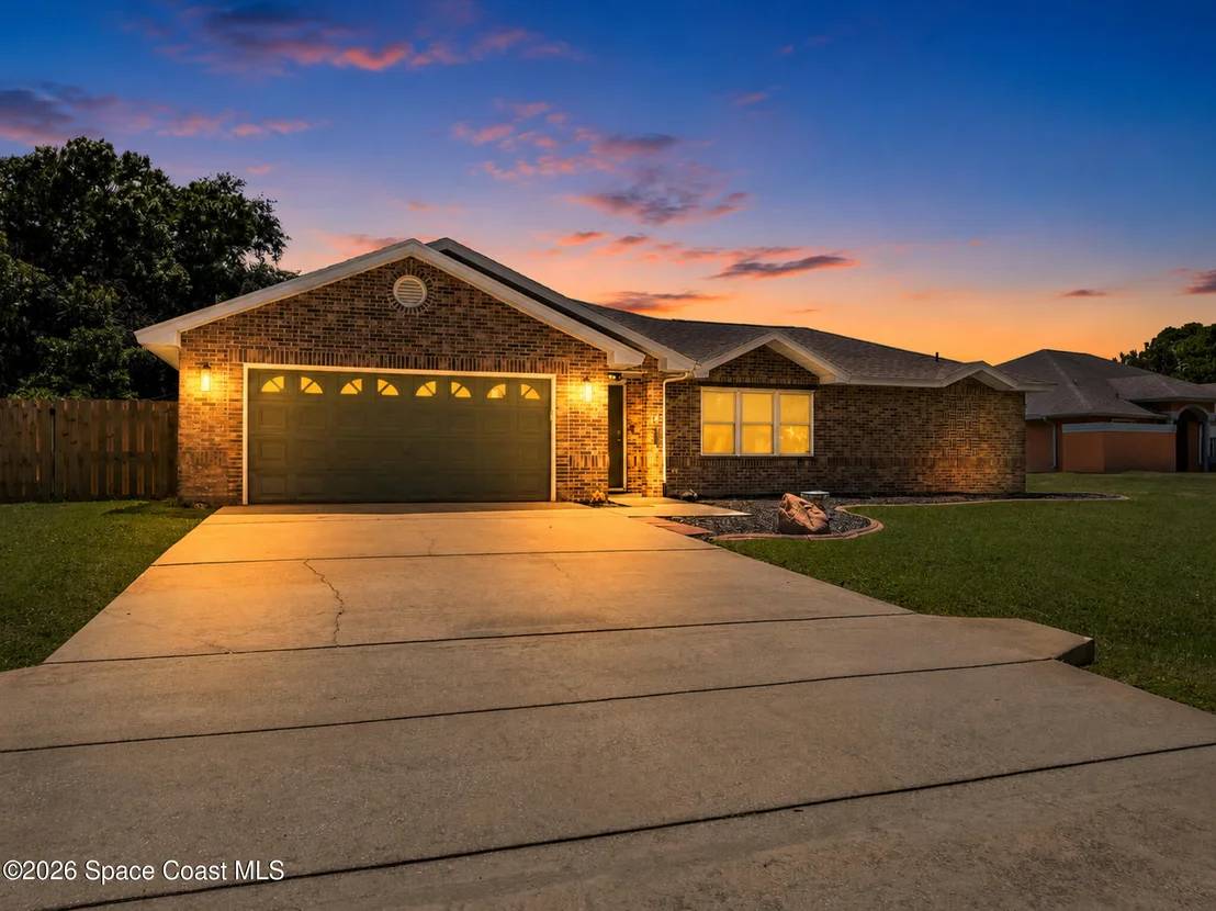 Photo of 606 Seven Gables Circle SE