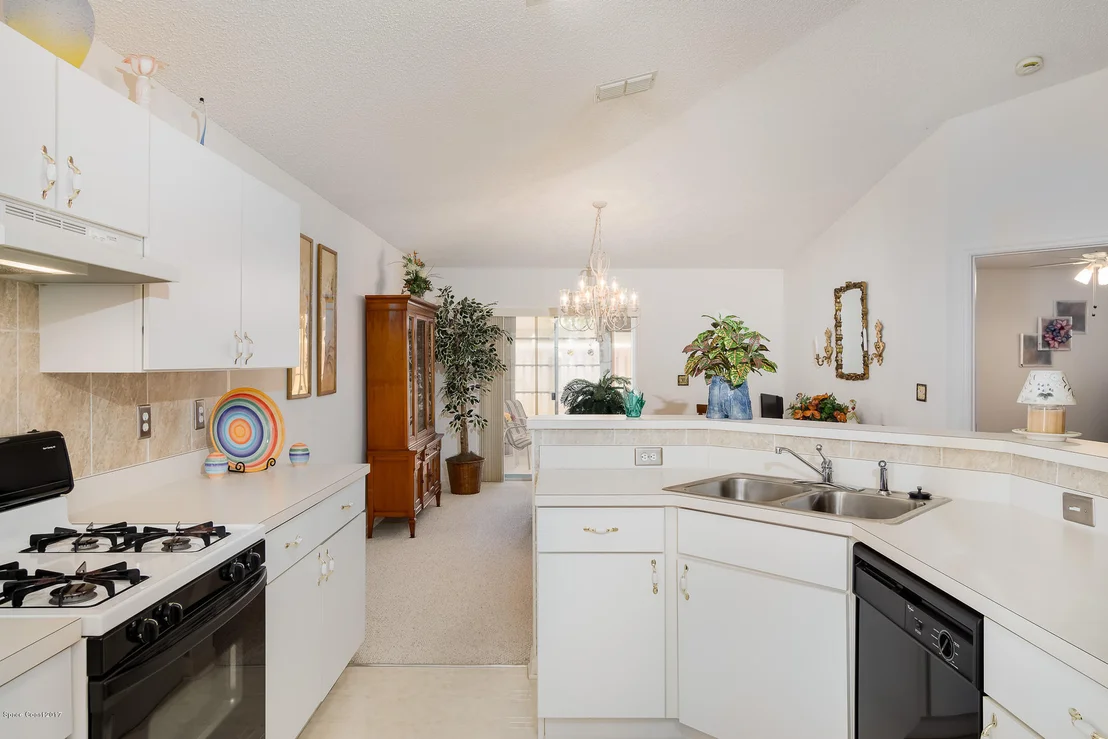 Photo of 1165 White Oak Circle