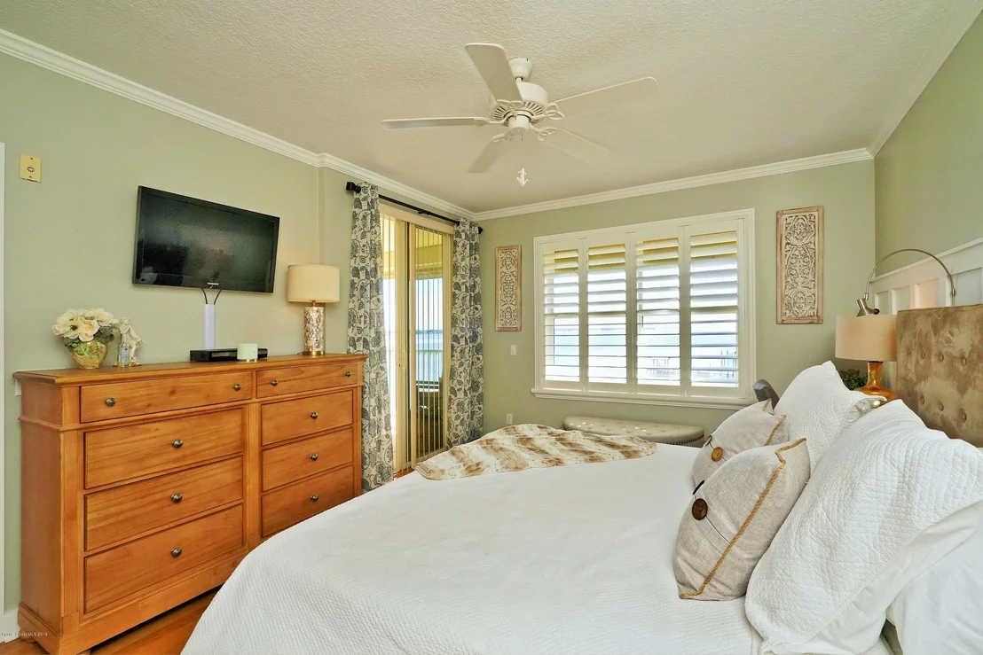 Photo of Unit 404 at 104 Riverside Drive