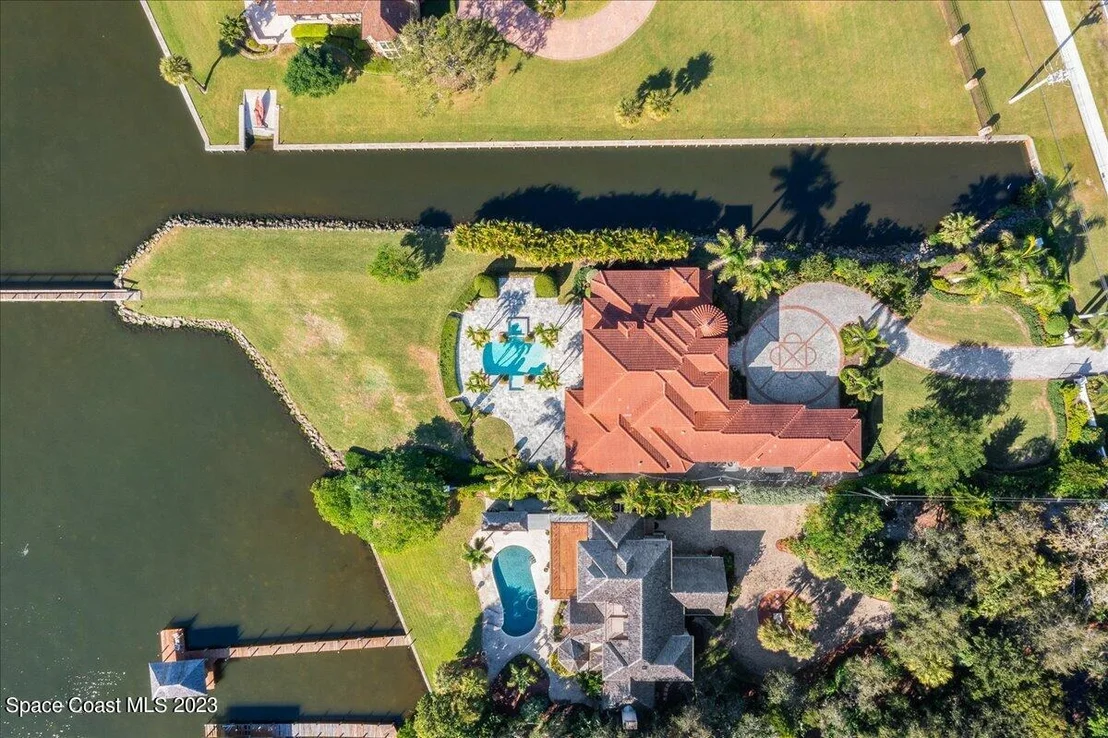 Photo of 3000 N Riverside Drive