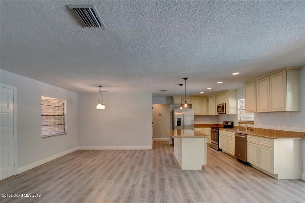 Photo of 1879 Oakwood Trail