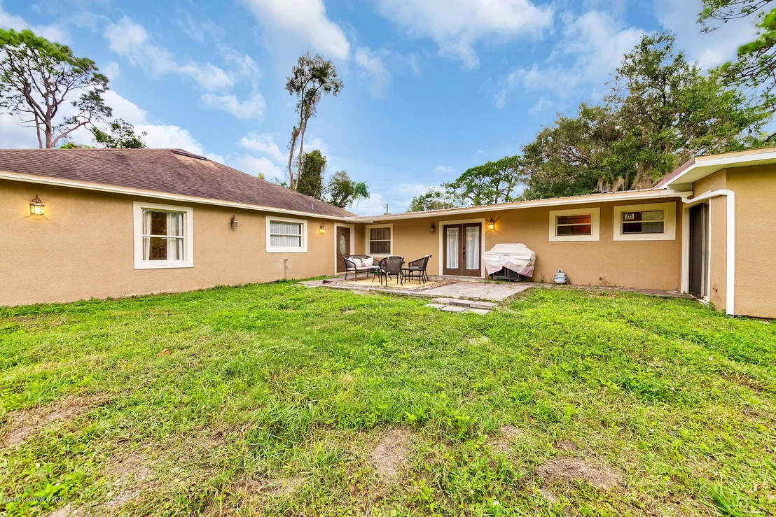 Photo of 1043 Green Road