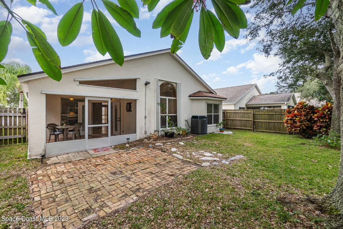 Photo of 2901 Saint James Lane