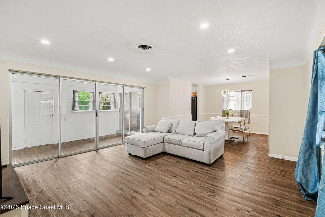 Photo of 2425 Heritage Drive