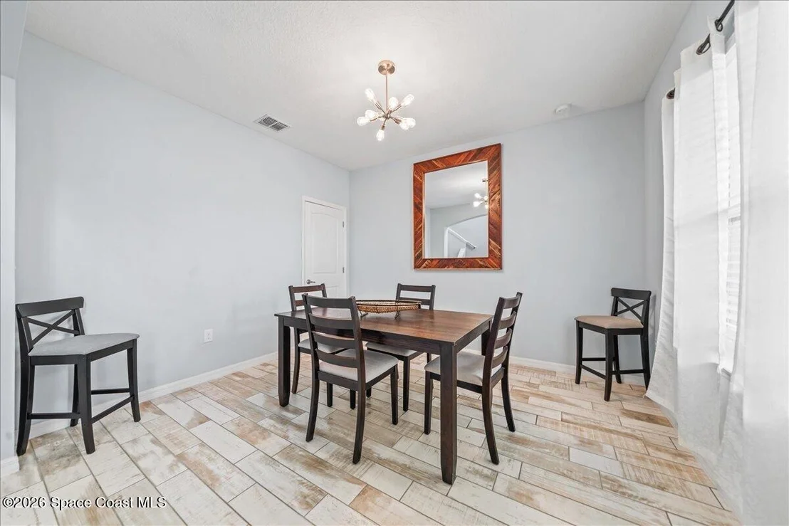 Photo of 800 Lyons Circle NW