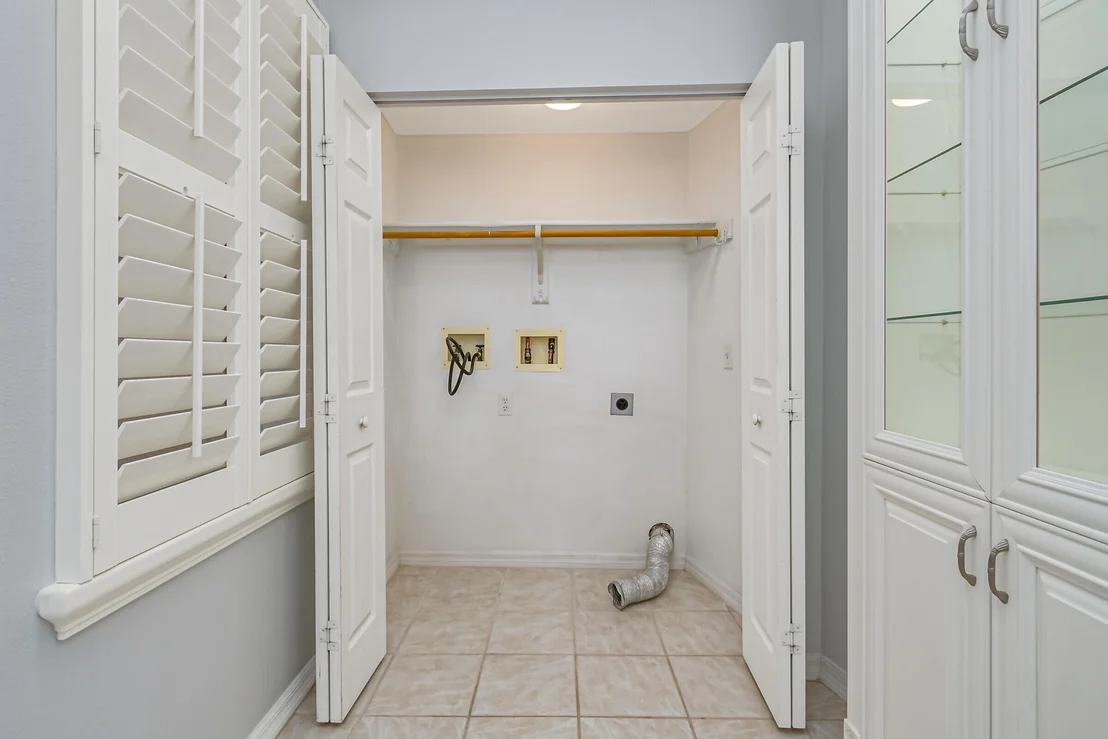 Photo of Unit 604 at 100 Riverside Drive