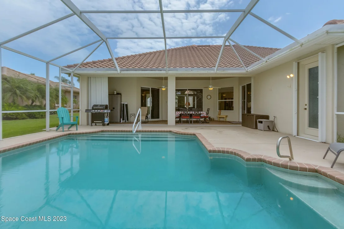 Photo of 844 Chatsworth Drive