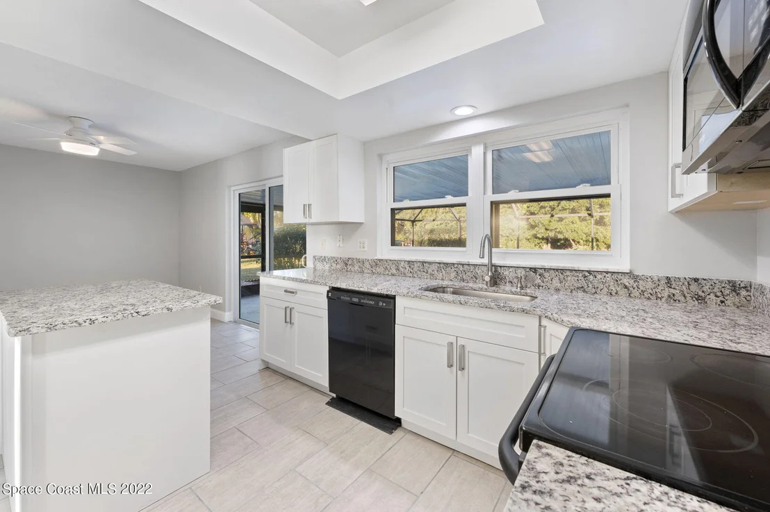 Photo of 1141 Cromey Road NE