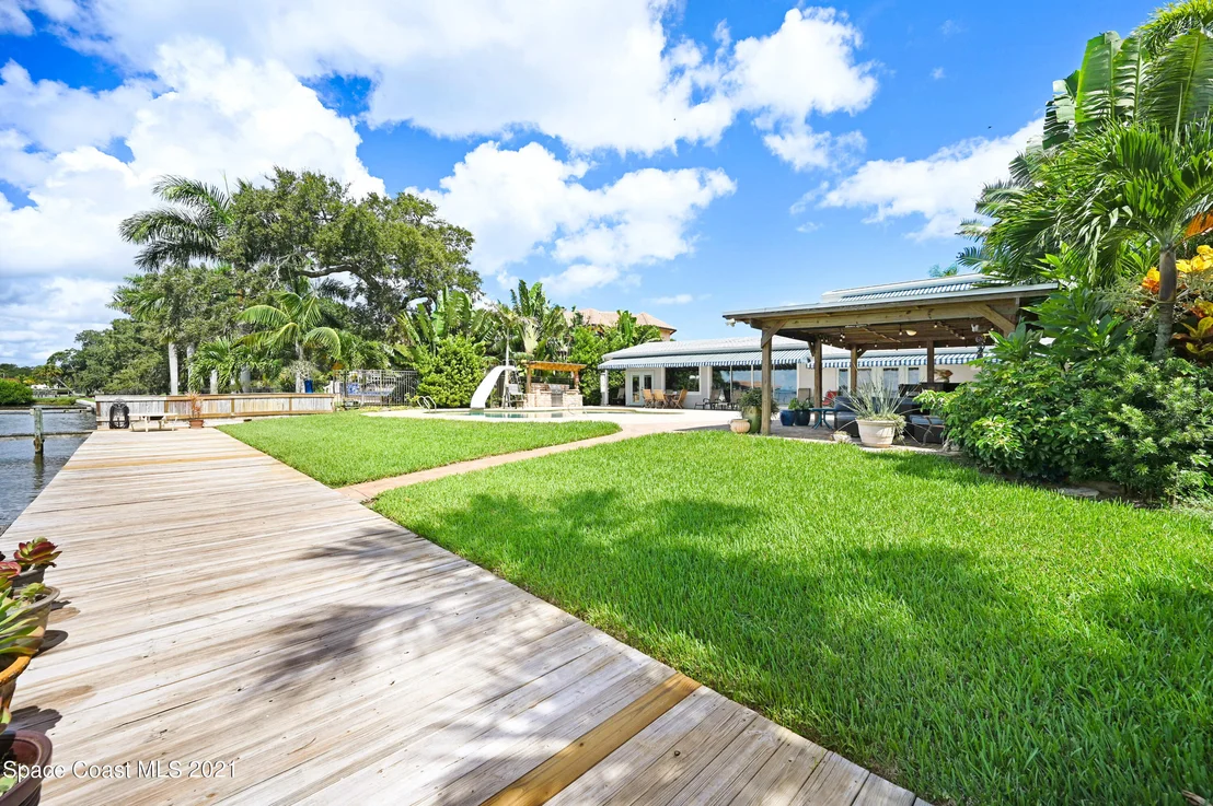 Photo of 600 N Riverside Drive