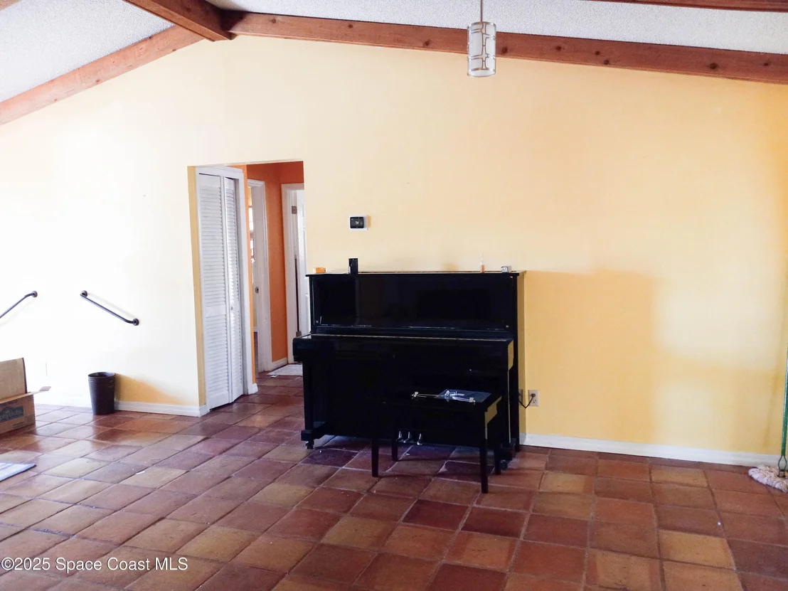 Photo of 5685 Jamaica Road