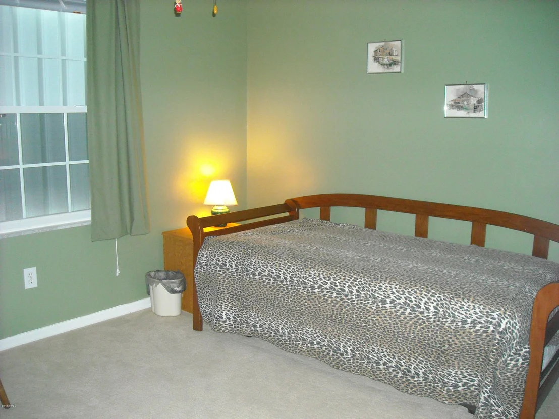 Photo of 993 NE Wateroak Drive