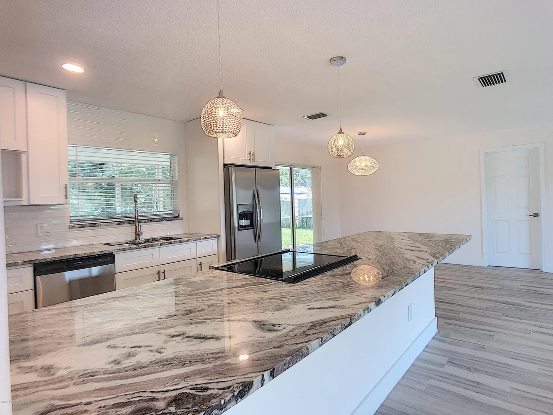 Photo of 304 N Roundtree Drive
