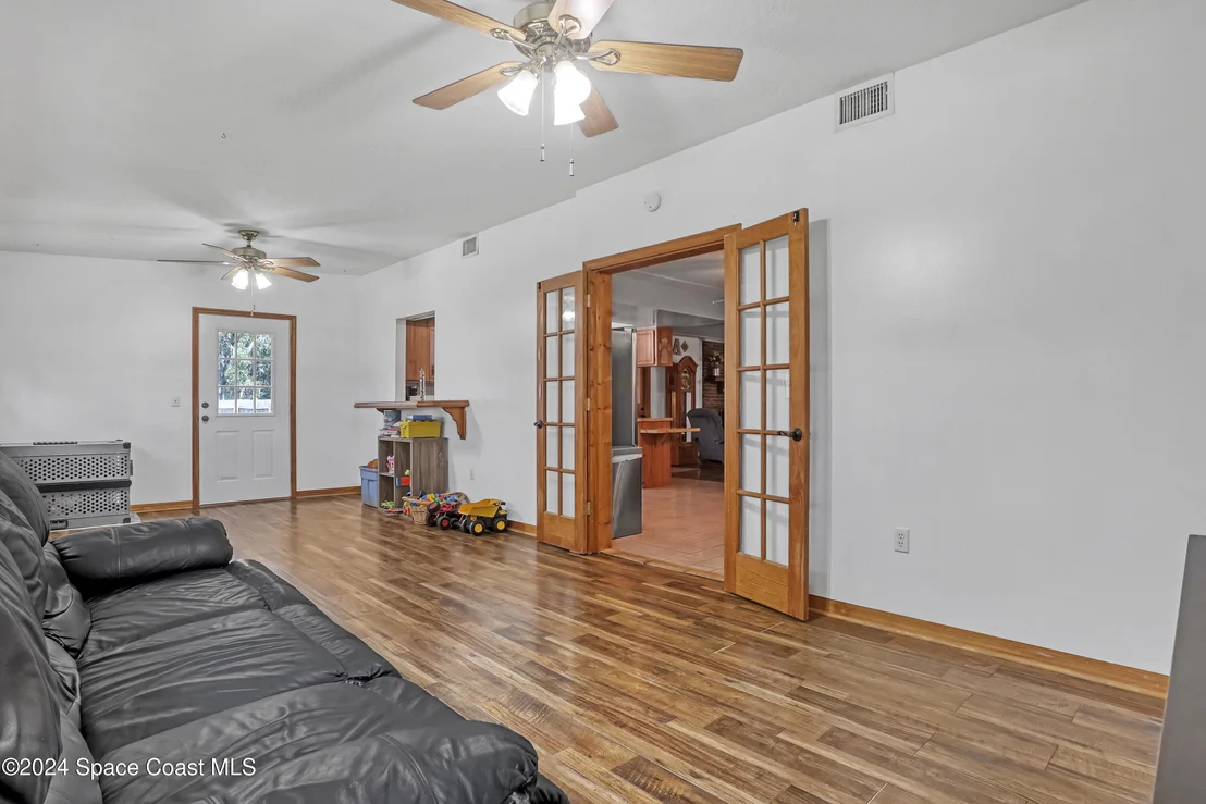 Photo of 6050 Oak Street