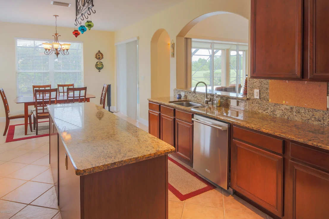 Photo of 885 Chatsworth Drive