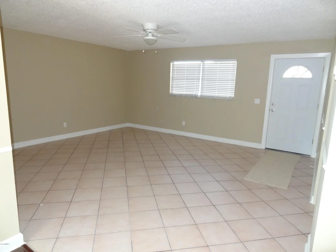 Photo of 1097 Riverdale Drive