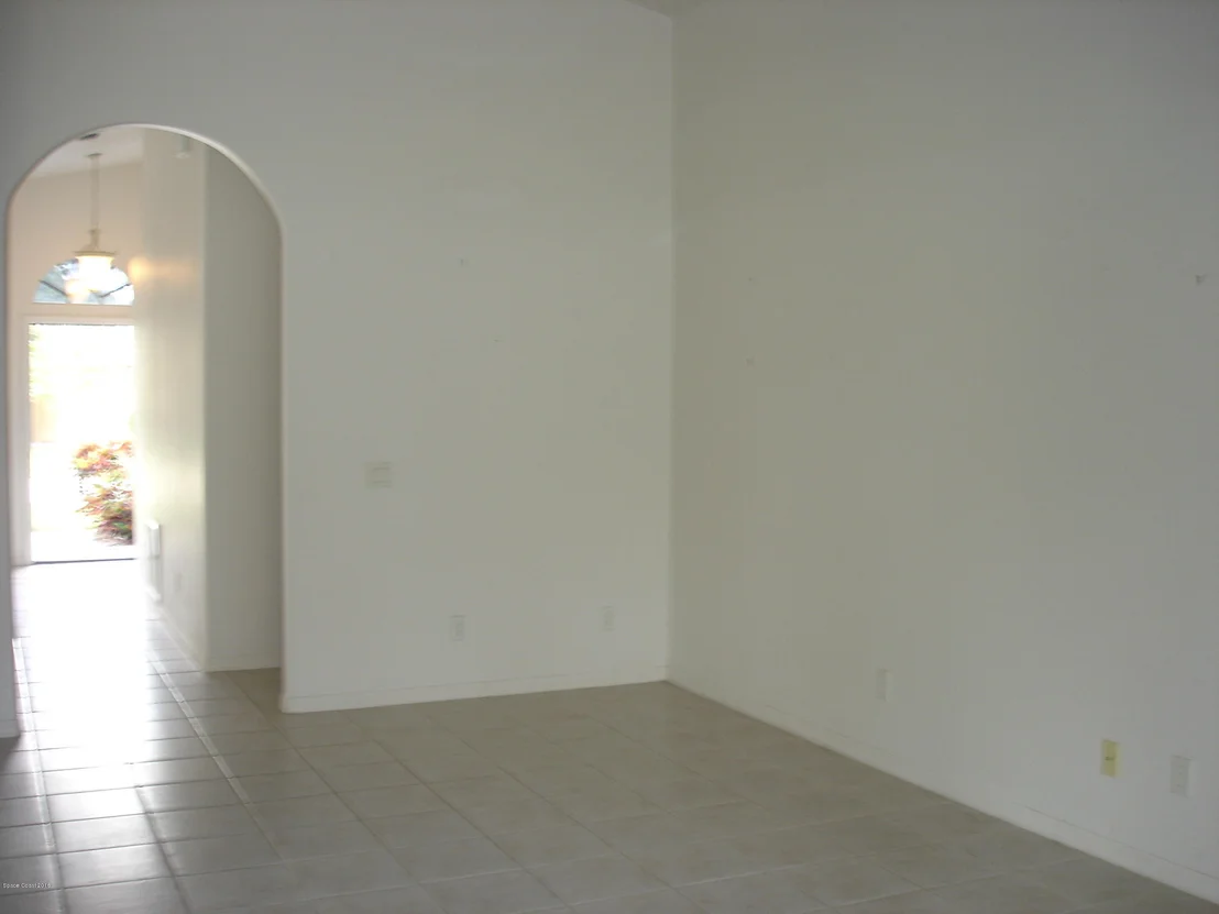 Photo of 1050 NE Pine Creek Circle NE