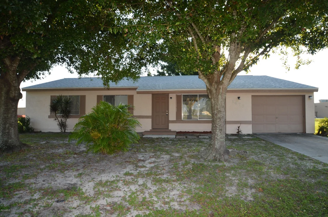 Photo of 1675 NE Fairfield Circle