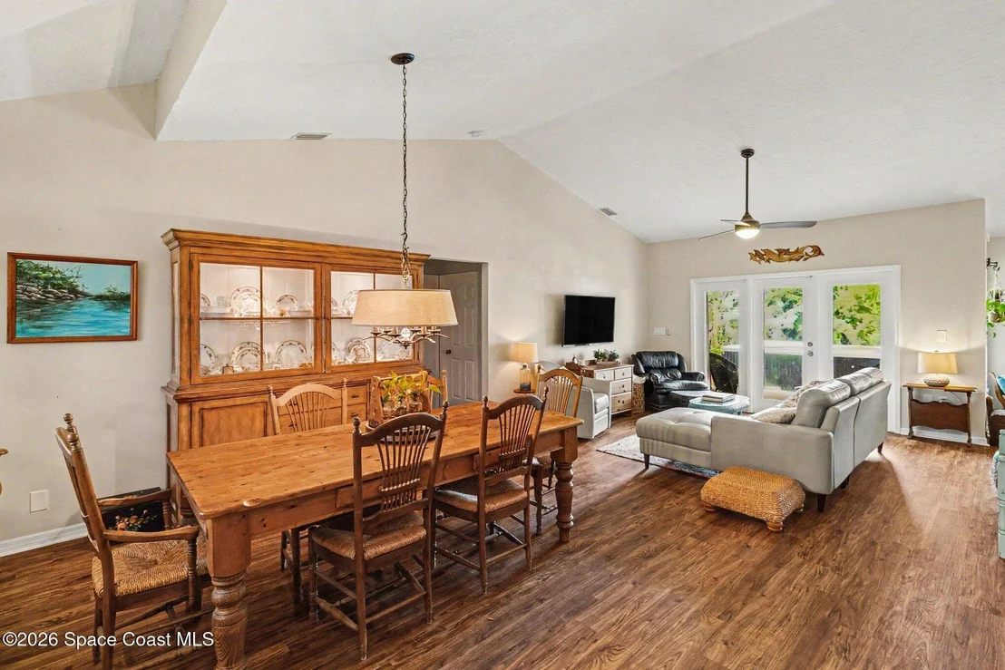 Photo of 1051 Mandarin Drive NE