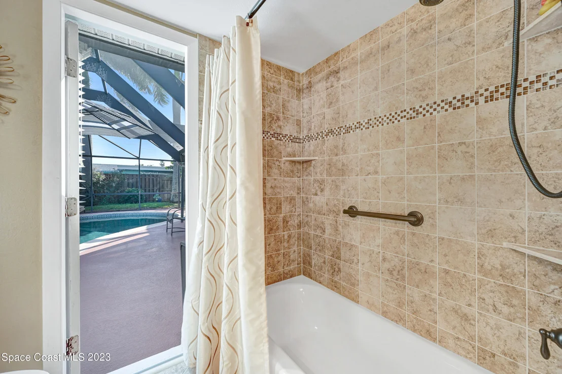 Photo of 405 Thrush Drive