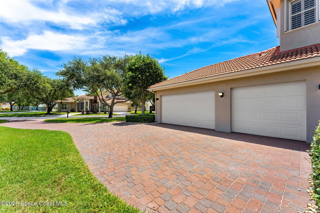 Photo of 242 Flanders Drive