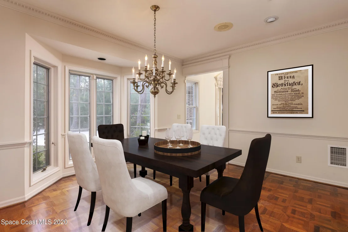 Photo of 1316 S Riverside Drive