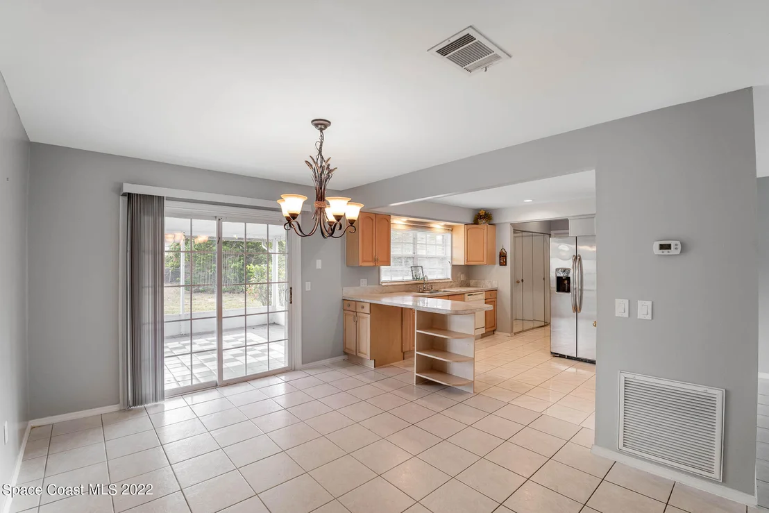 Photo of 1081 Mariposa Drive NE