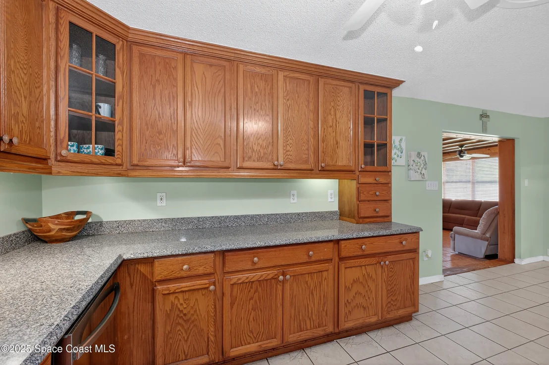 Photo of 853 Knecht Road NE