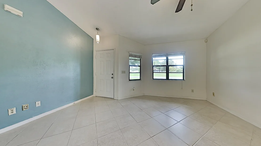 Photo of 623 Jupiter Boulevard NW