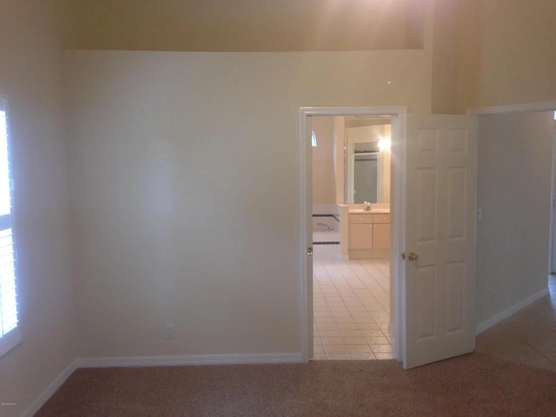Photo of 977 Somerset Lane