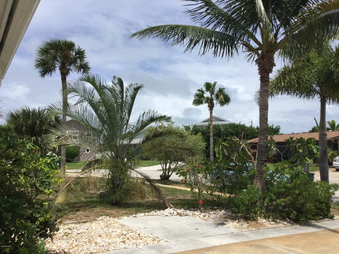 Photo of 610 N Robert Way