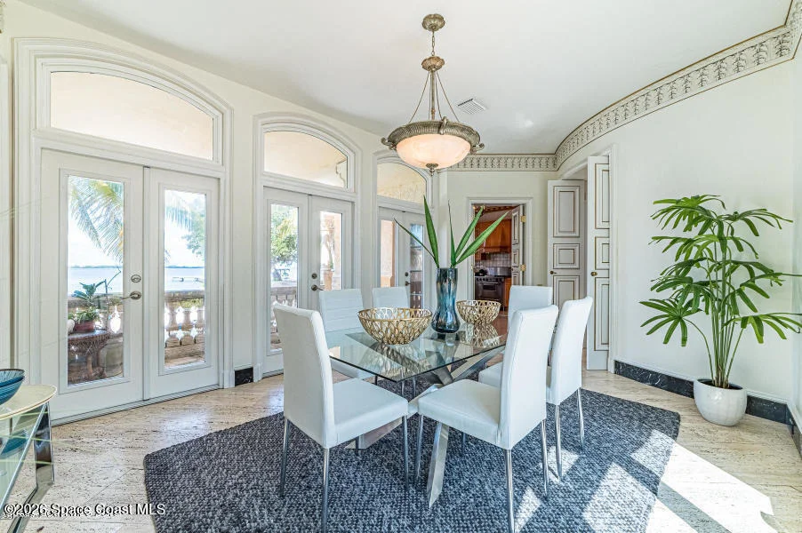 Photo of 1000 N Riverside Drive