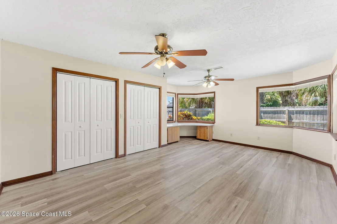 Photo of 496 N River Oaks Drive