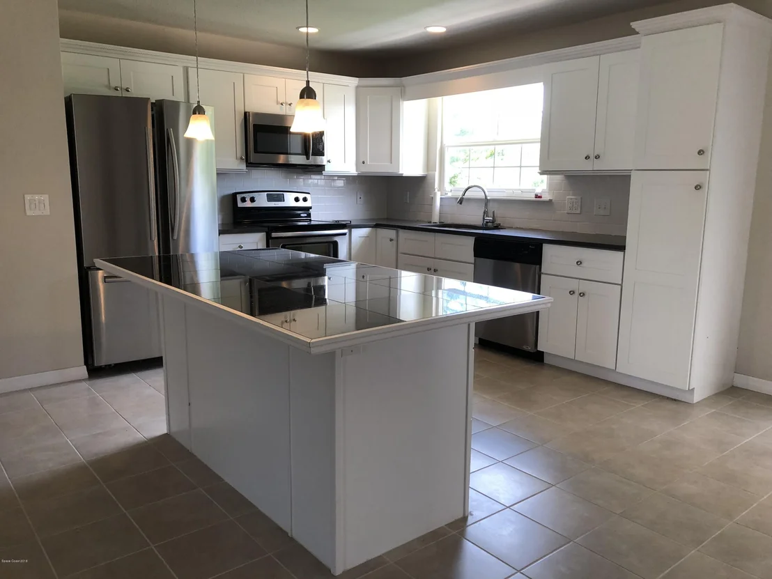 Photo of 949 Beach Lane
