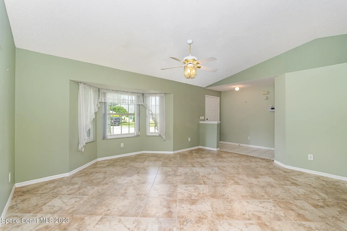 Photo of 4335 South Lakes Circle
