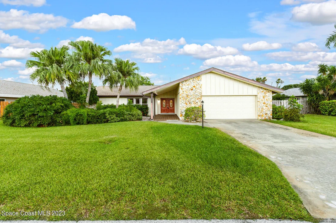 Photo of 536 Solitaire Palm Drive