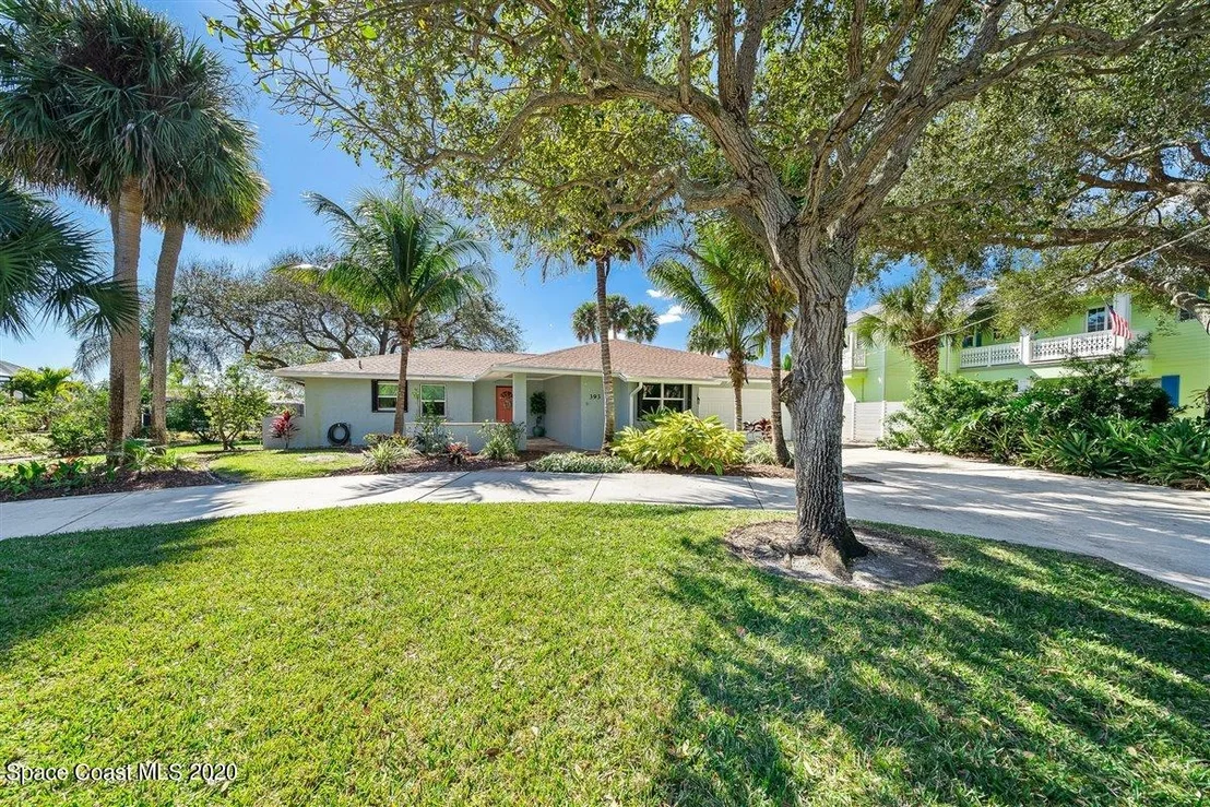 Photo of 393 Nikomas Way