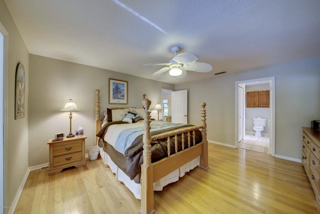 Photo of 1827 S Live Oak Drive