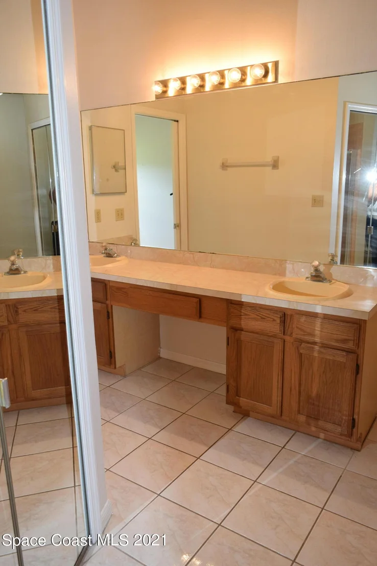 Photo of 816 Seven Gables Circle SE