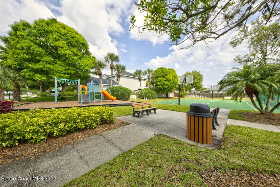 Photo of 5948 Newbury Circle