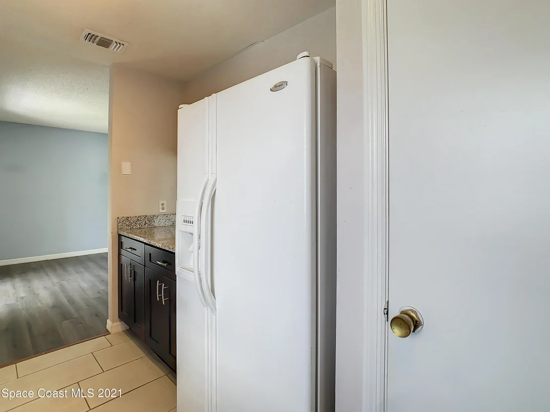 Photo of Unit 3 at 4100 Pershing Pointe Place