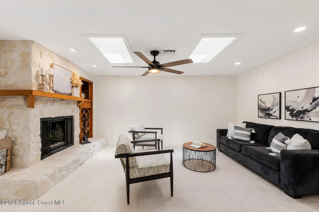 Photo of 496 N River Oaks Drive