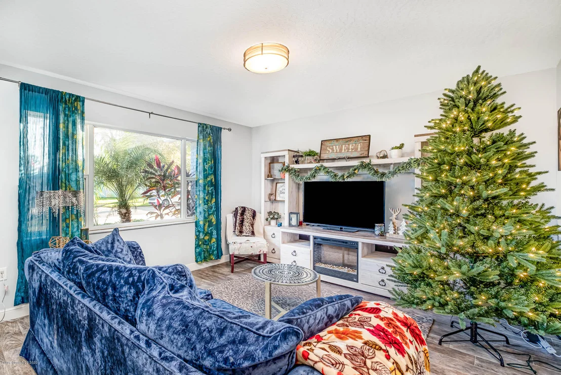 Photo of 990 Sycamore Drive