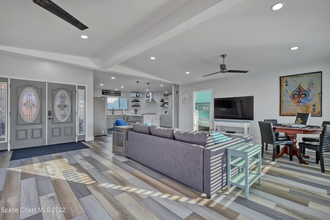 Photo of 760 Pebble Beach Avenue NE