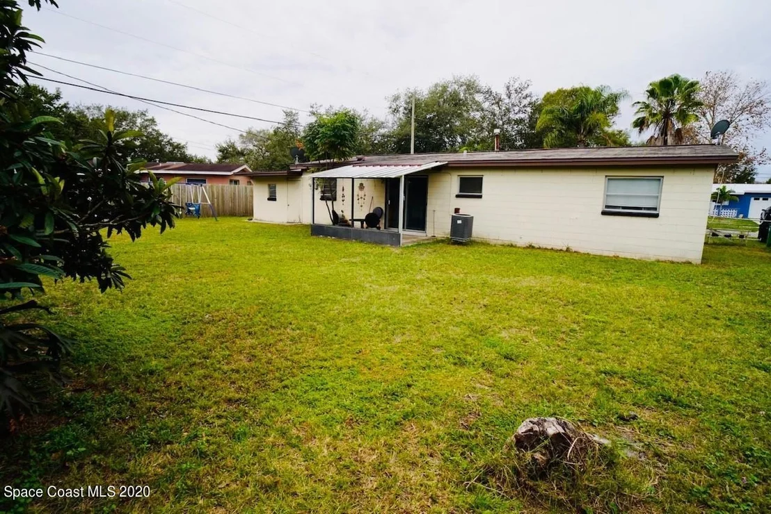 Photo of 1404 Stetson Drive E