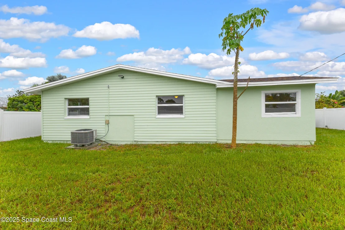 Photo of 2356 Lakeview Drive