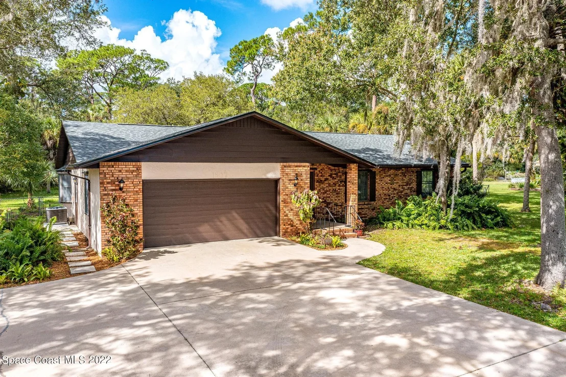 Photo of 1807 Live Oak Drive N